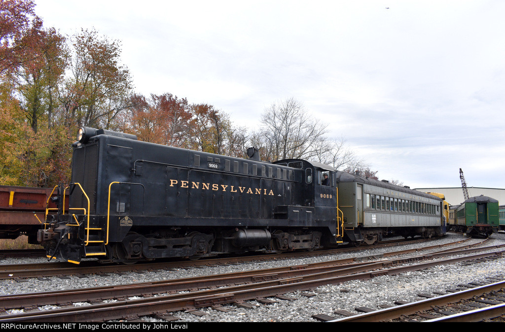 The 9069 leads the very last Pureland complex excursion train of the day with 4211 on the rear